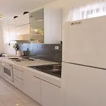 Holiday Suric * بريفلاكا