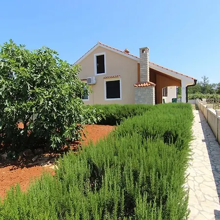 Holiday Home Suric Privlaka (Zadar)