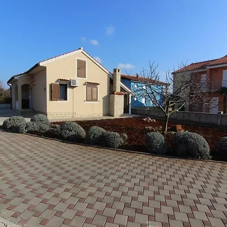 Vikendica Holiday Home Suric Privlaka (Zadar)