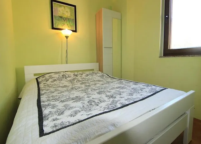 Nyaraló Holiday Suric *